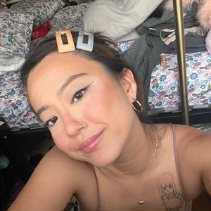 Meet your Posher, Mia